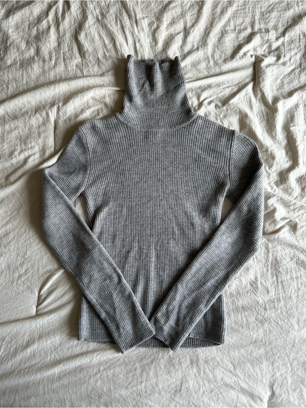 The Limited 100% Merino Wool Turtleneck in Gray Size Medium